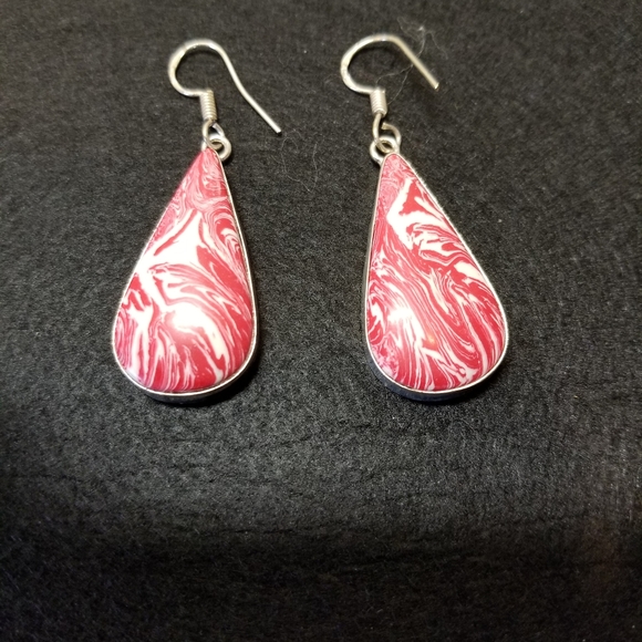 ENTICING EARRINGS NWOT - Picture 1 of 4